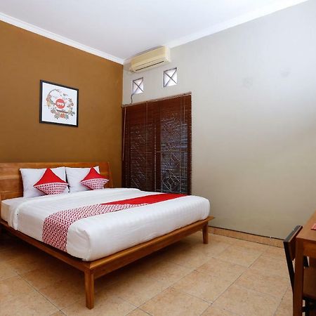 Oyo 1072 Kampung Condro Wulan Guesthouse Maguwo Exteriör bild