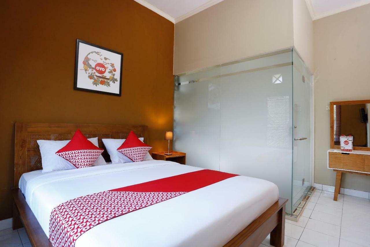 Oyo 1072 Kampung Condro Wulan Guesthouse Maguwo Exteriör bild