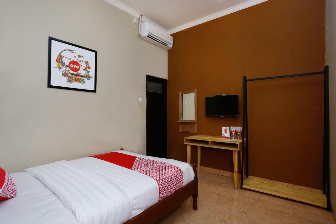 Oyo 1072 Kampung Condro Wulan Guesthouse Maguwo Exteriör bild