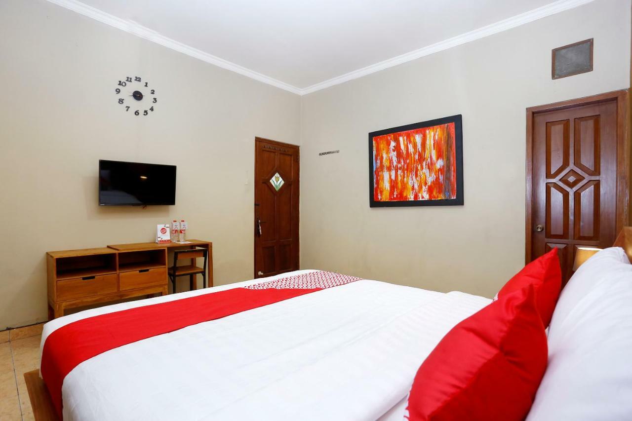 Oyo 1072 Kampung Condro Wulan Guesthouse Maguwo Exteriör bild