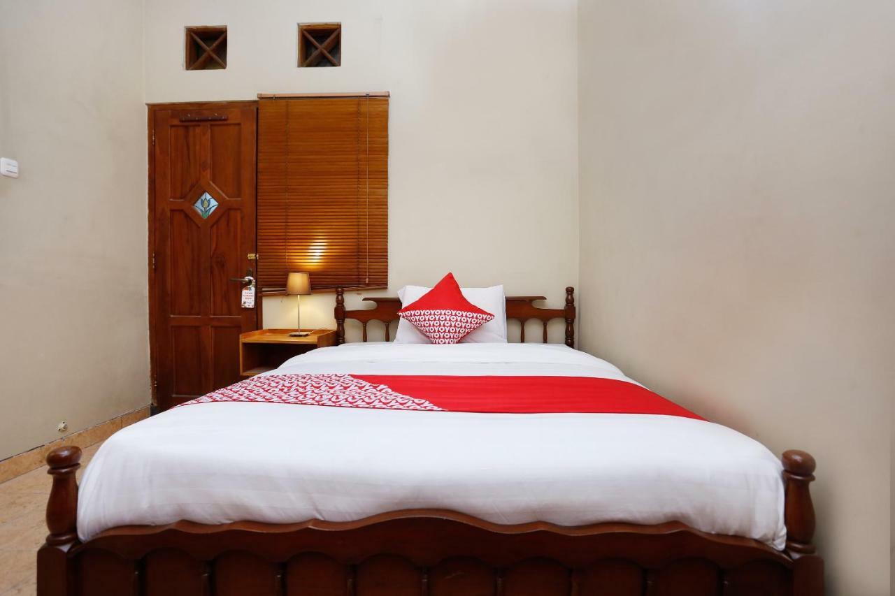 Oyo 1072 Kampung Condro Wulan Guesthouse Maguwo Exteriör bild