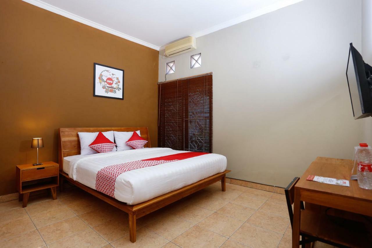 Oyo 1072 Kampung Condro Wulan Guesthouse Maguwo Exteriör bild