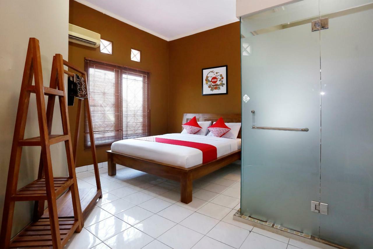 Oyo 1072 Kampung Condro Wulan Guesthouse Maguwo Exteriör bild