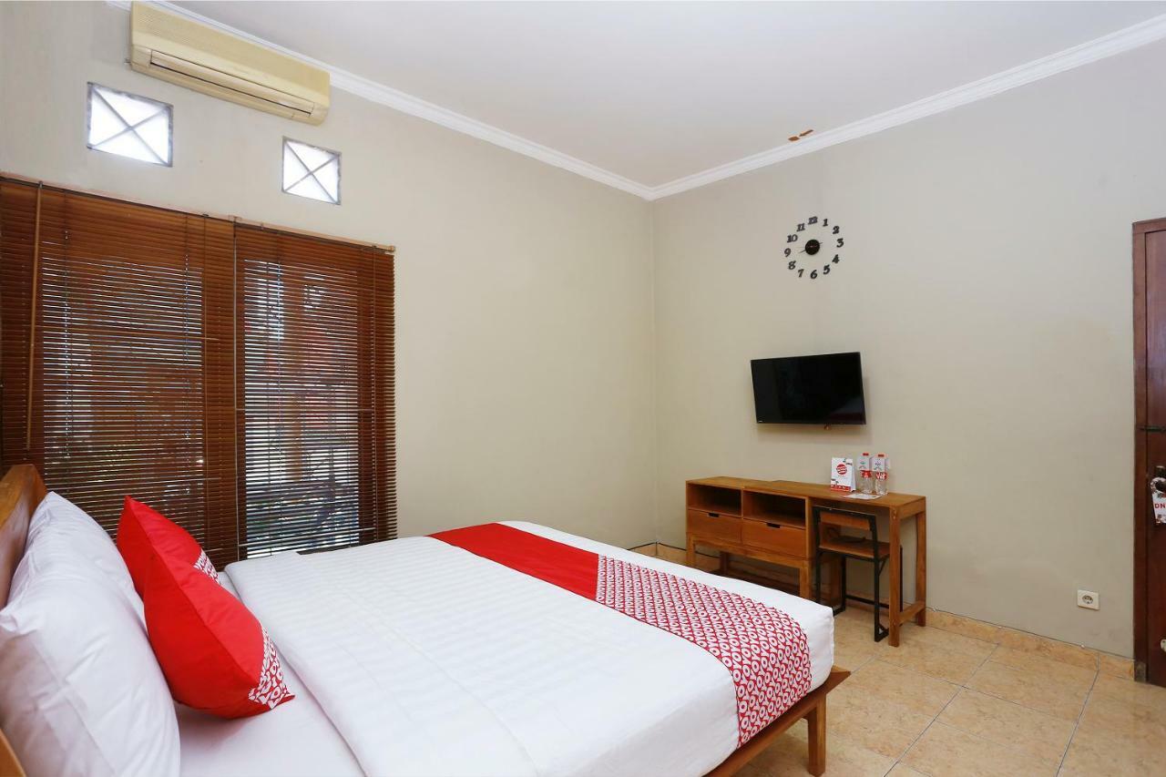 Oyo 1072 Kampung Condro Wulan Guesthouse Maguwo Exteriör bild