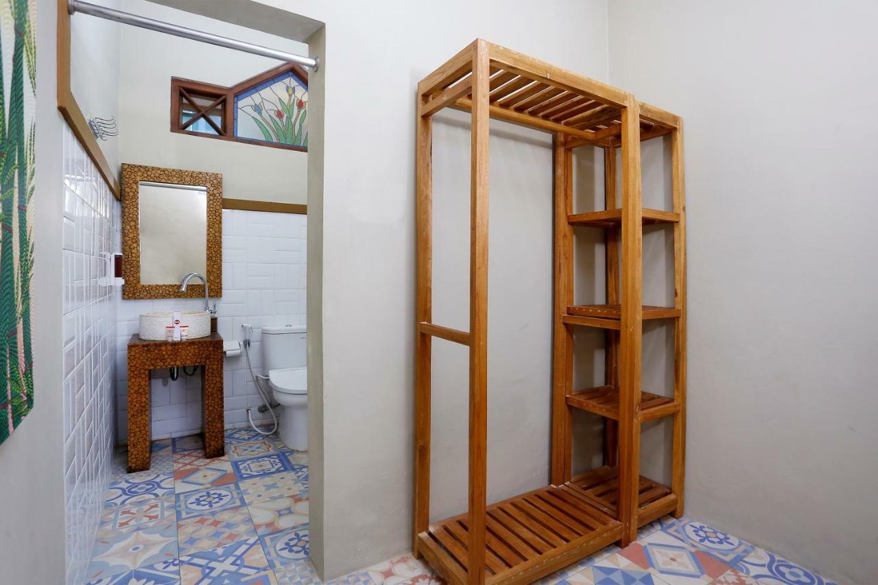 Oyo 1072 Kampung Condro Wulan Guesthouse Maguwo Exteriör bild
